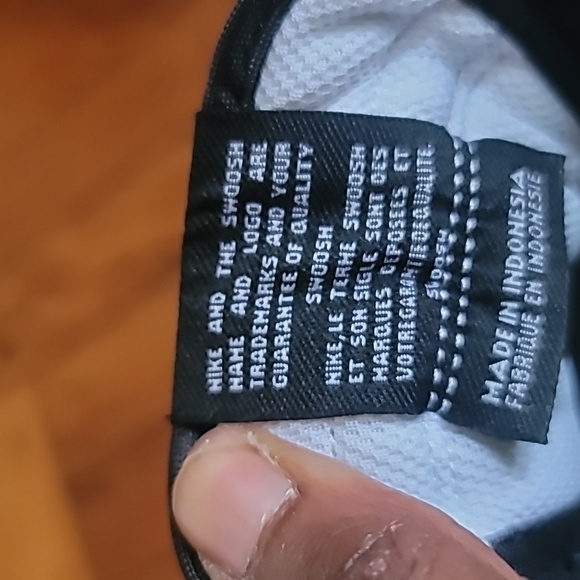 Nike Panda Dunks Low - Picture 2 of 5